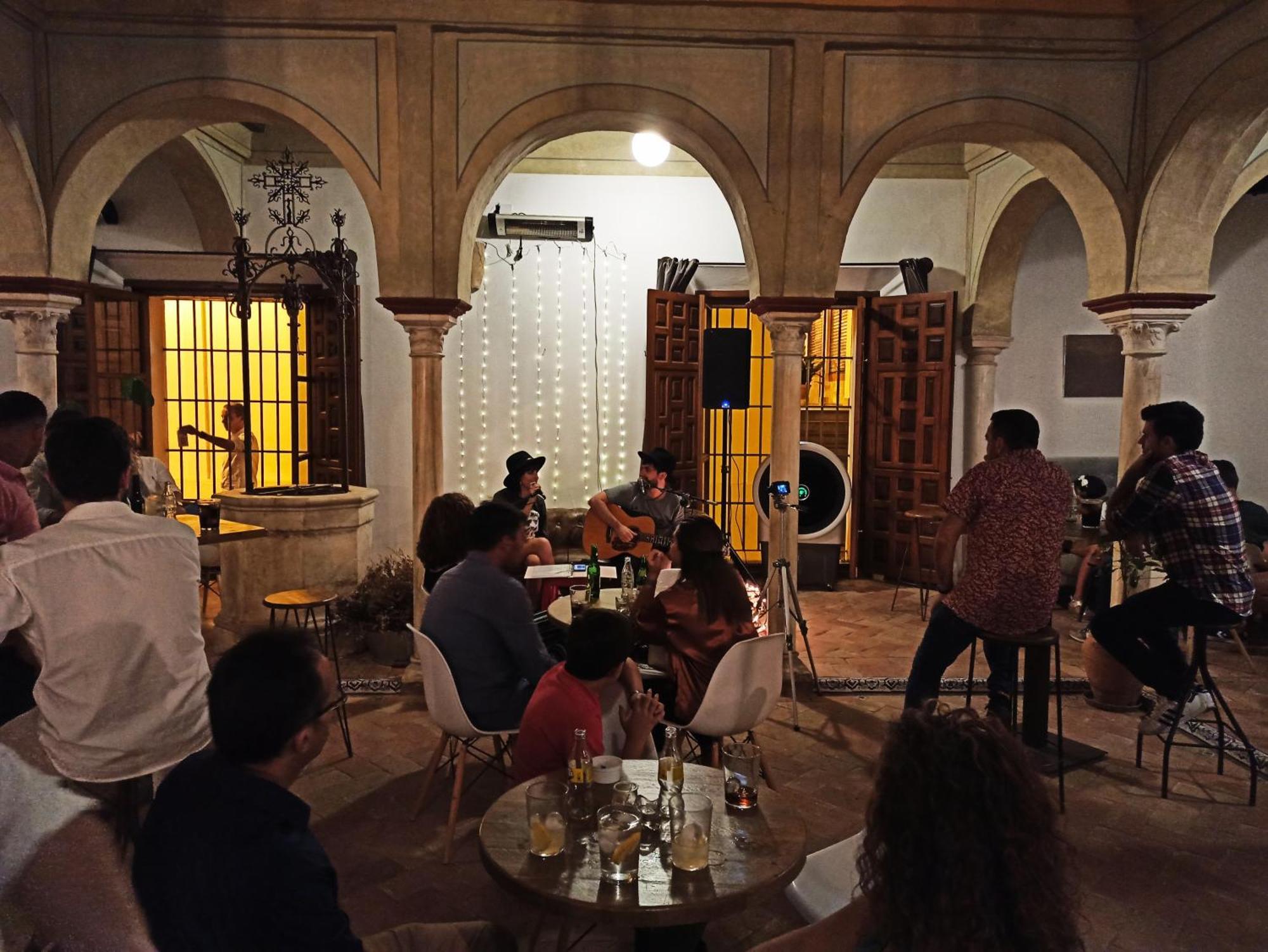 Hostal Cafe Frenteabastos Carmona  Buitenkant foto