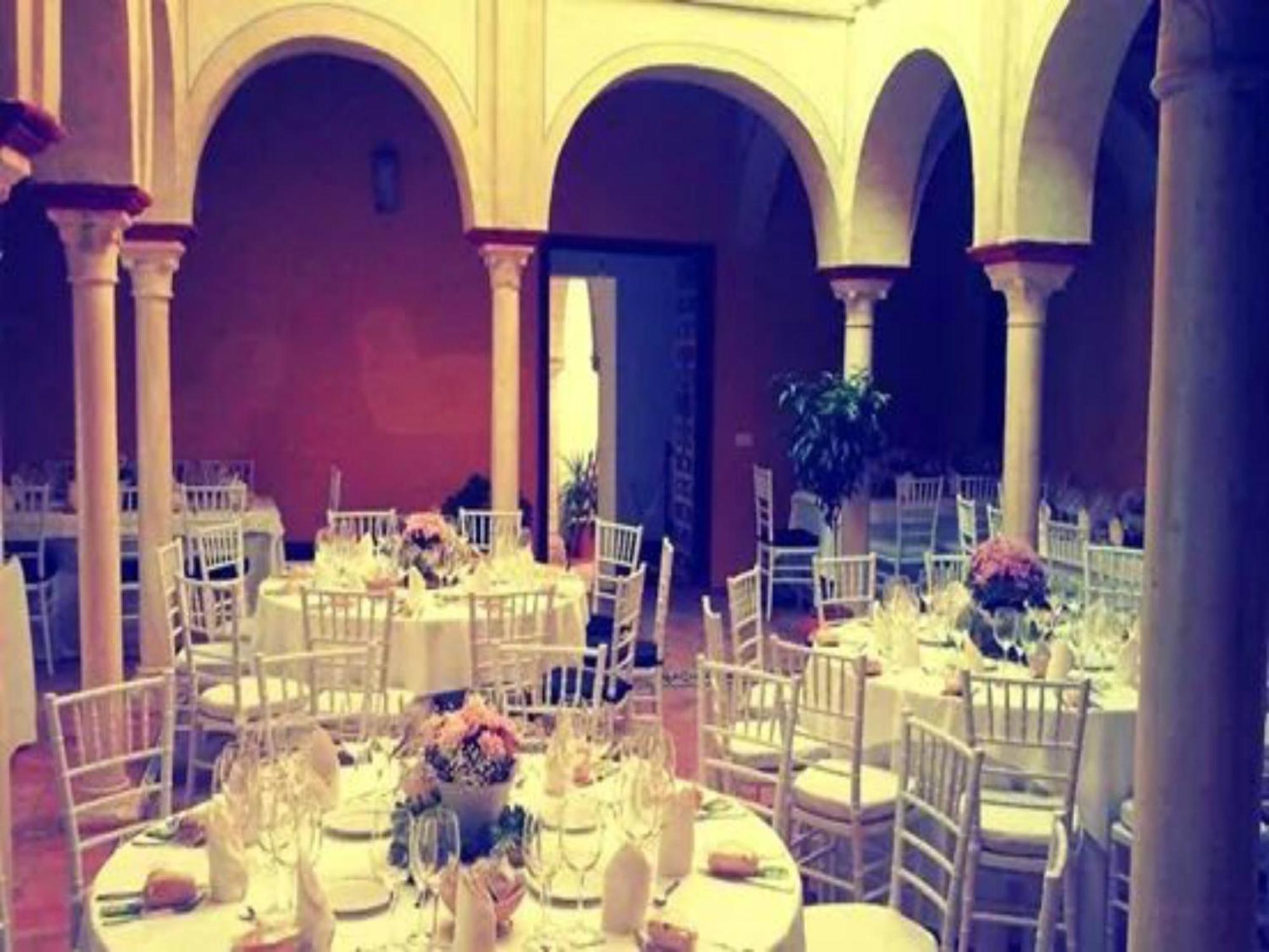 Hostal Cafe Frenteabastos Carmona  Buitenkant foto