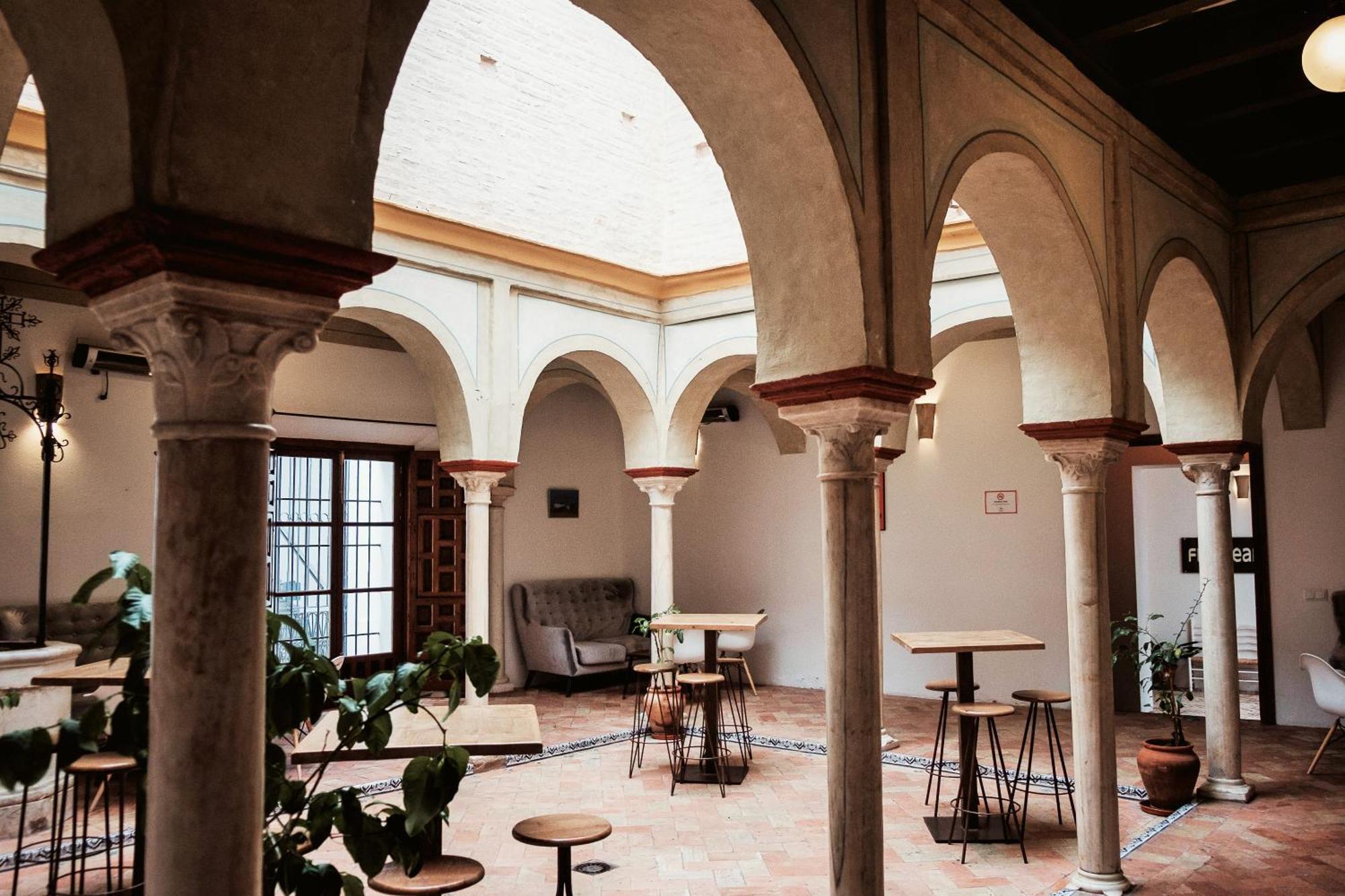 Hostal Cafe Frenteabastos Carmona  Buitenkant foto