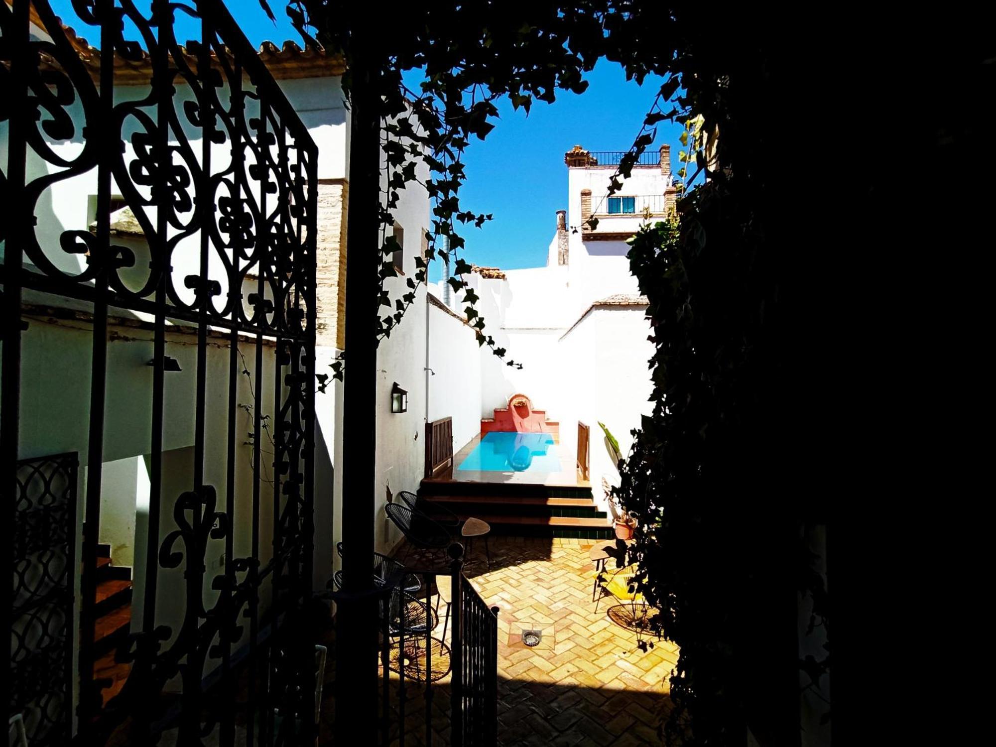 Hostal Cafe Frenteabastos Carmona  Buitenkant foto