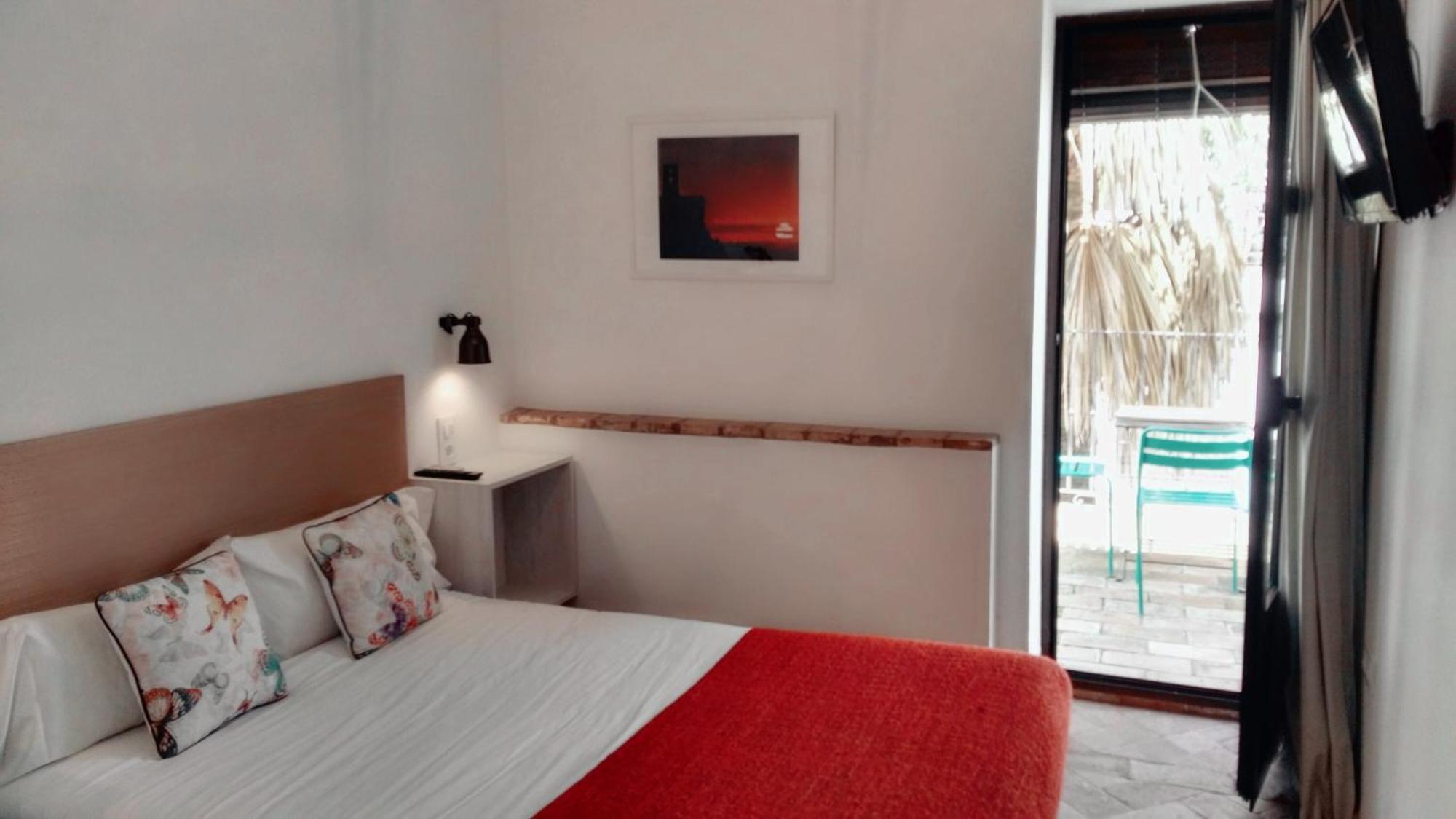 Hostal Cafe Frenteabastos Carmona  Buitenkant foto