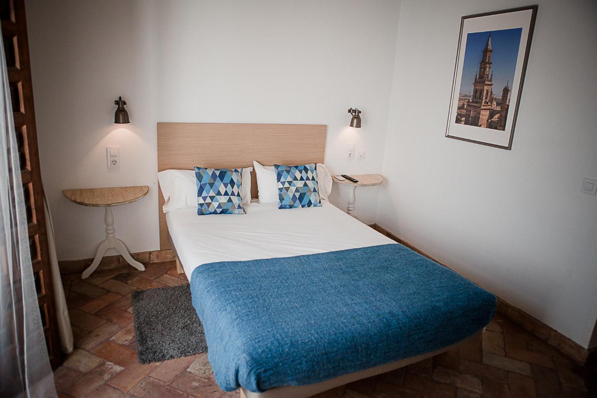Hostal Cafe Frenteabastos Carmona  Buitenkant foto