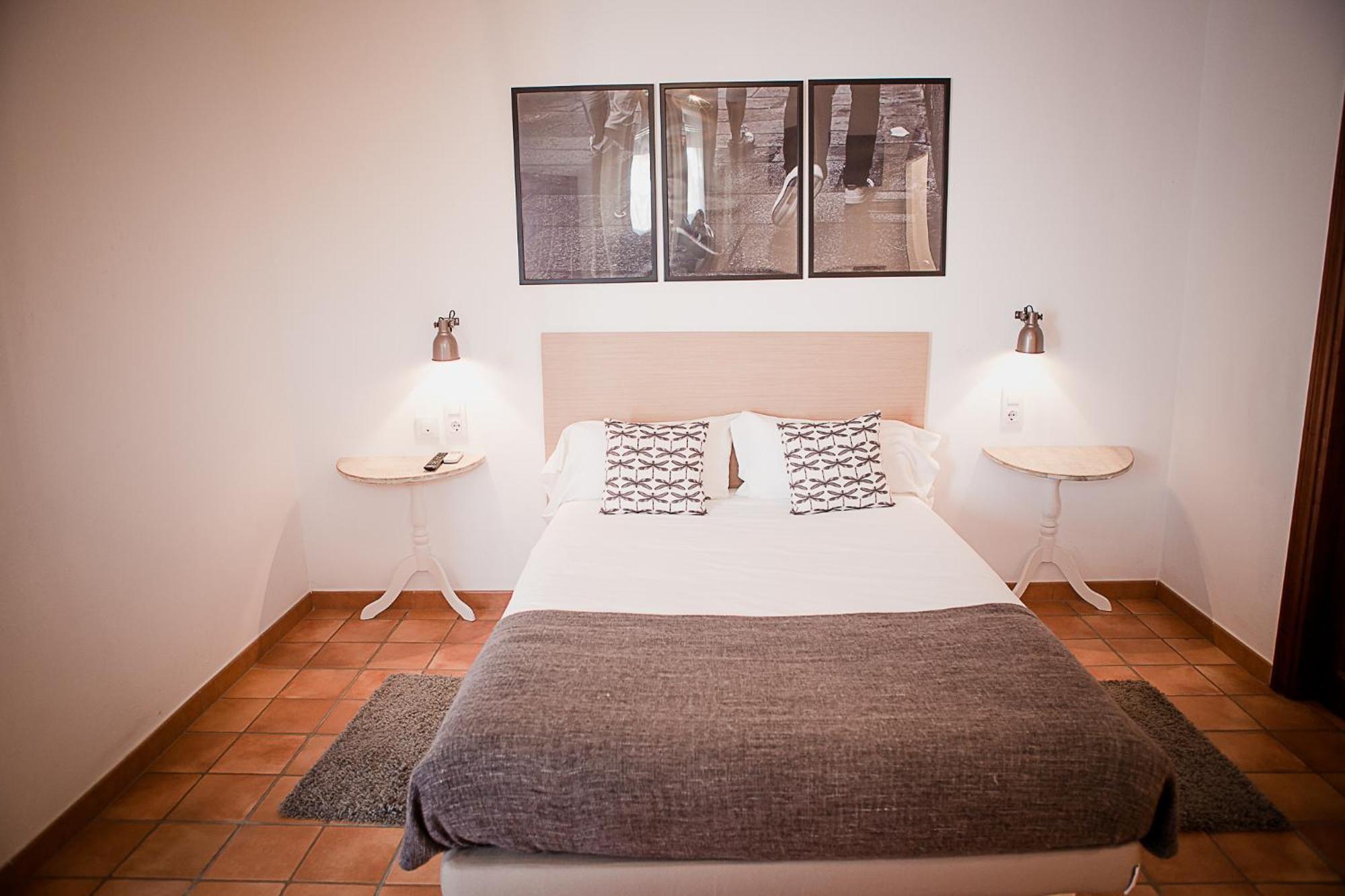 Hostal Cafe Frenteabastos Carmona  Buitenkant foto