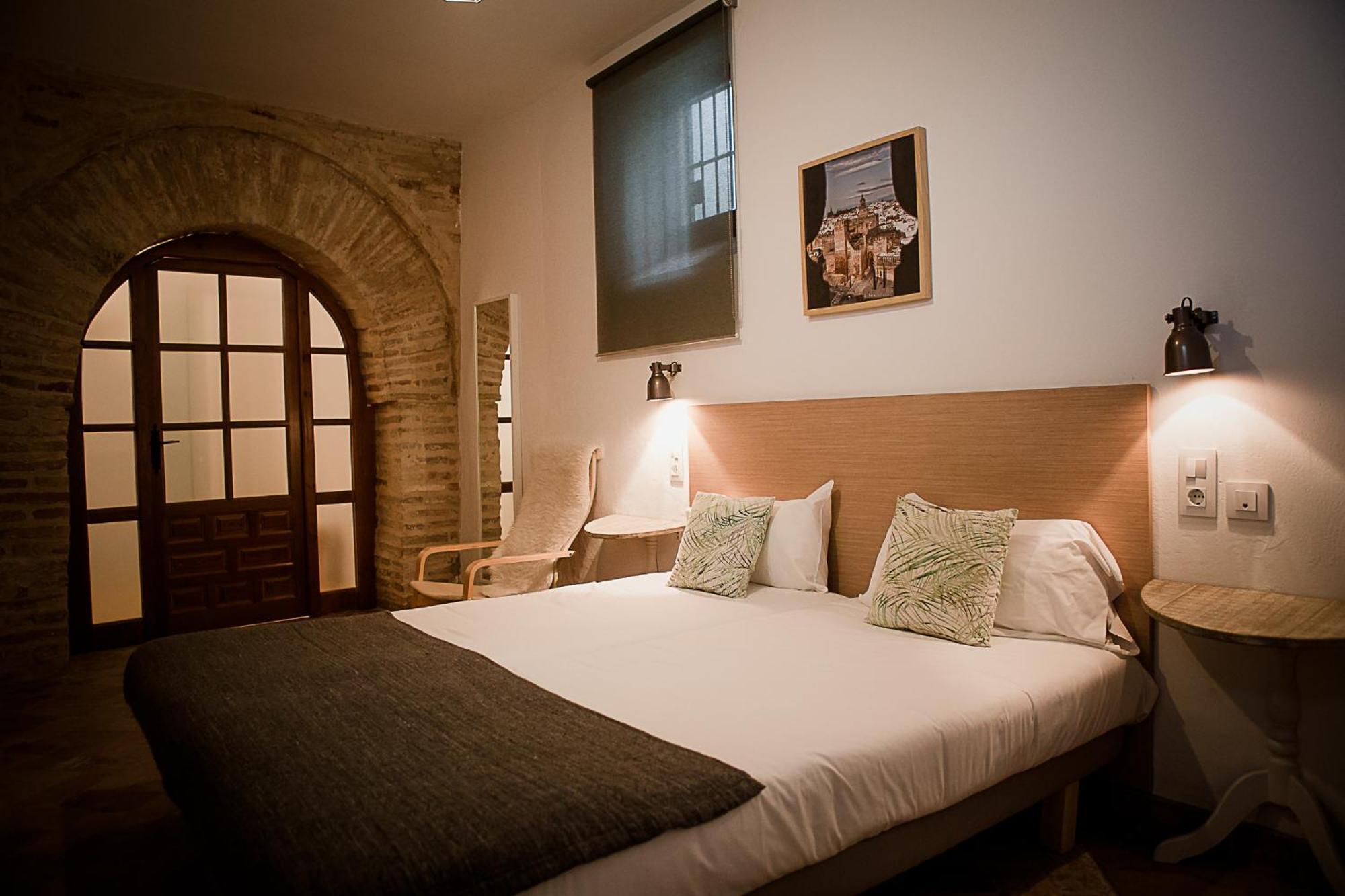 Hostal Cafe Frenteabastos Carmona  Buitenkant foto